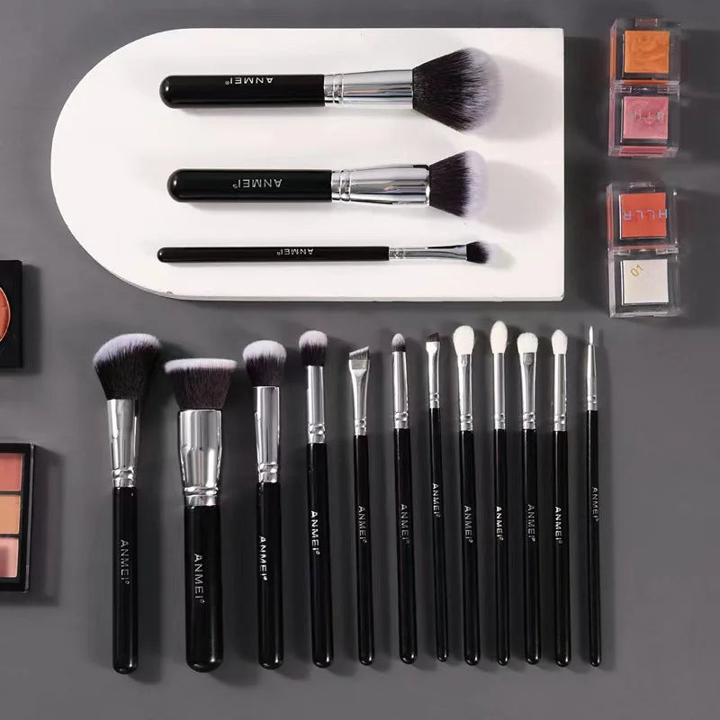 Pro Brush Collection – 15-delars professionellt sminkborstset med väska